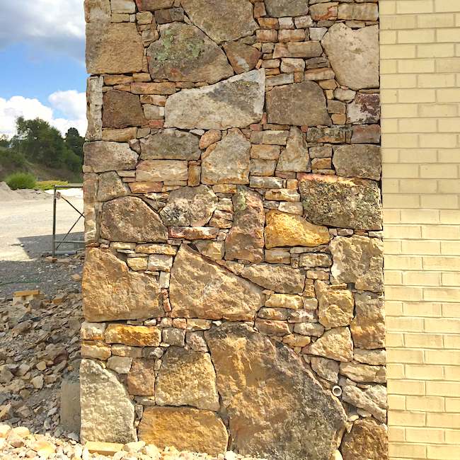 veneer & building stone, boulder look stone company.